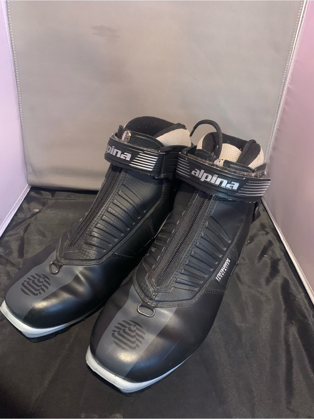 Women’s/Youth Vintage Alpina TR-40 Cross-Country Ski Boots